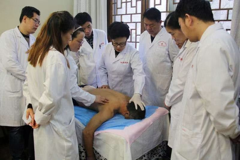 美国飞机上惊险抢回人命！中国非遗 「飞针」绝技震惊全球，20国跪求的神秘医术曝光！