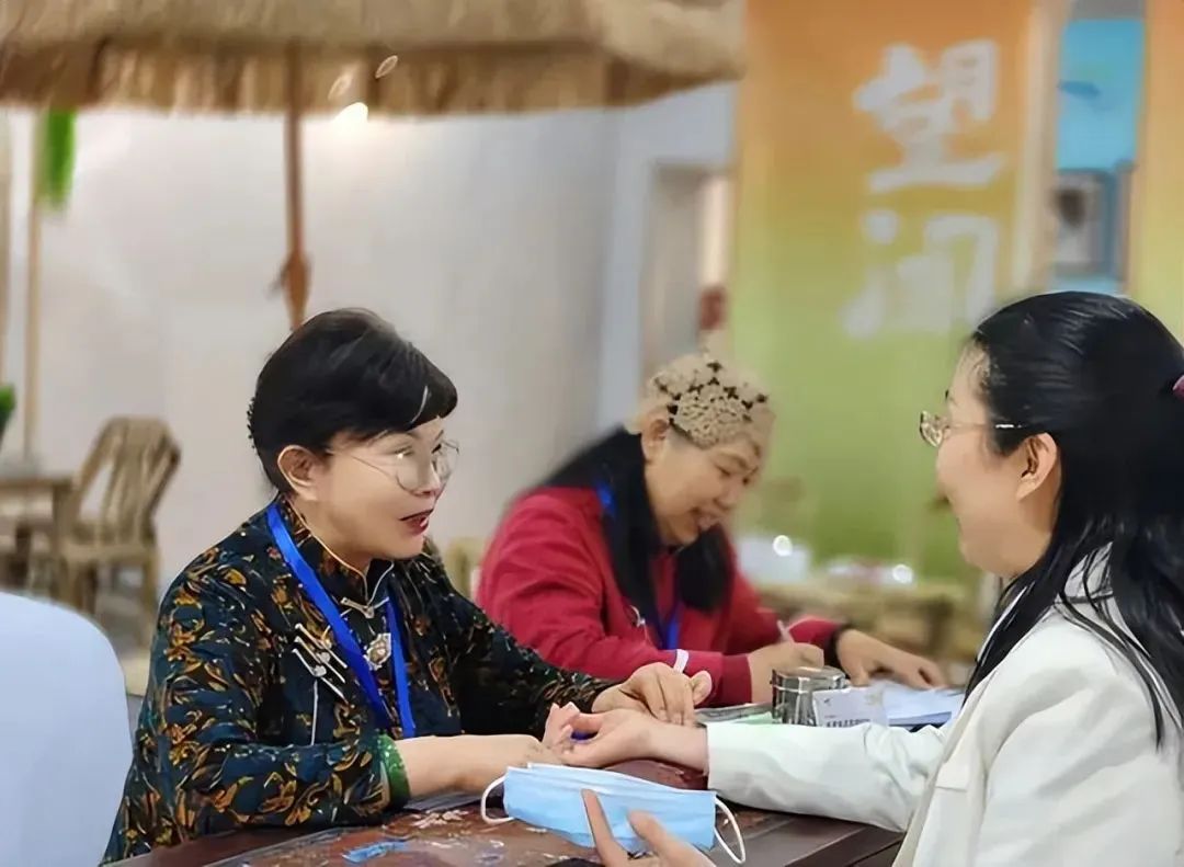 美国飞机上惊险抢回人命！中国非遗 「飞针」绝技震惊全球，20国跪求的神秘医术曝光！